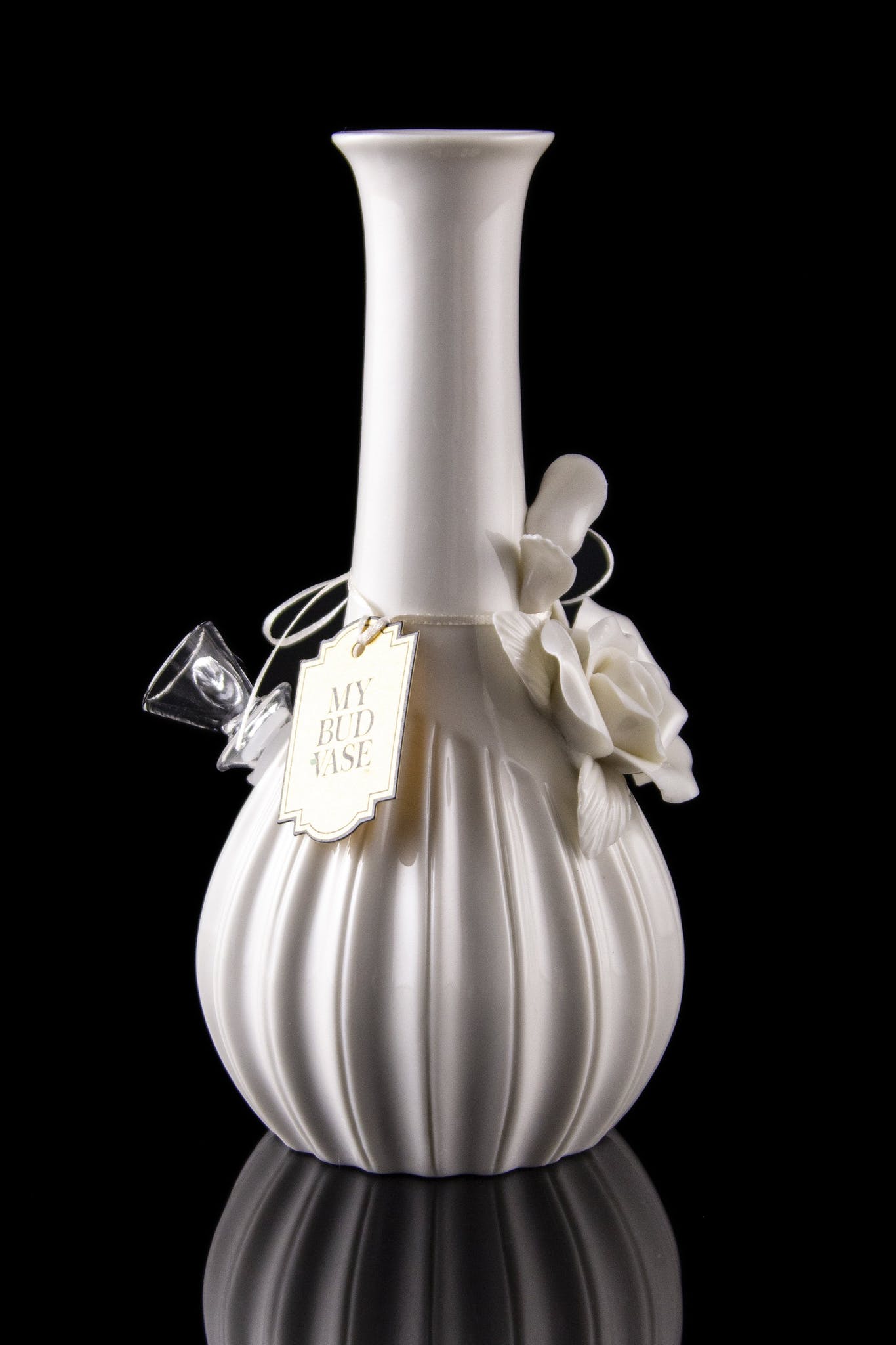 Exquisite Rose Porcelain Vase Water Pipe - A Timeless Beauty