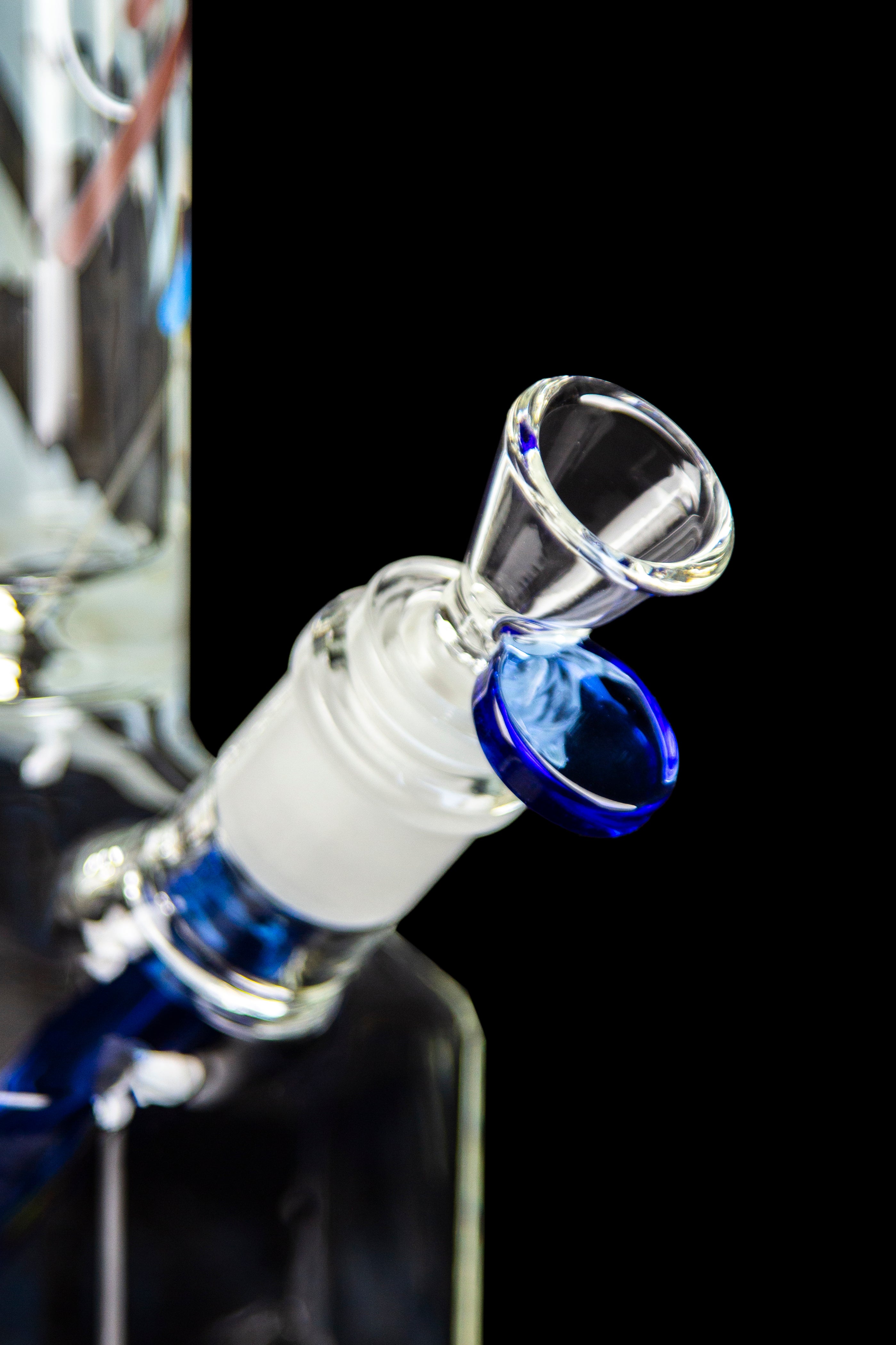 Famous Brandz Futuristic Octagon Water Pipe