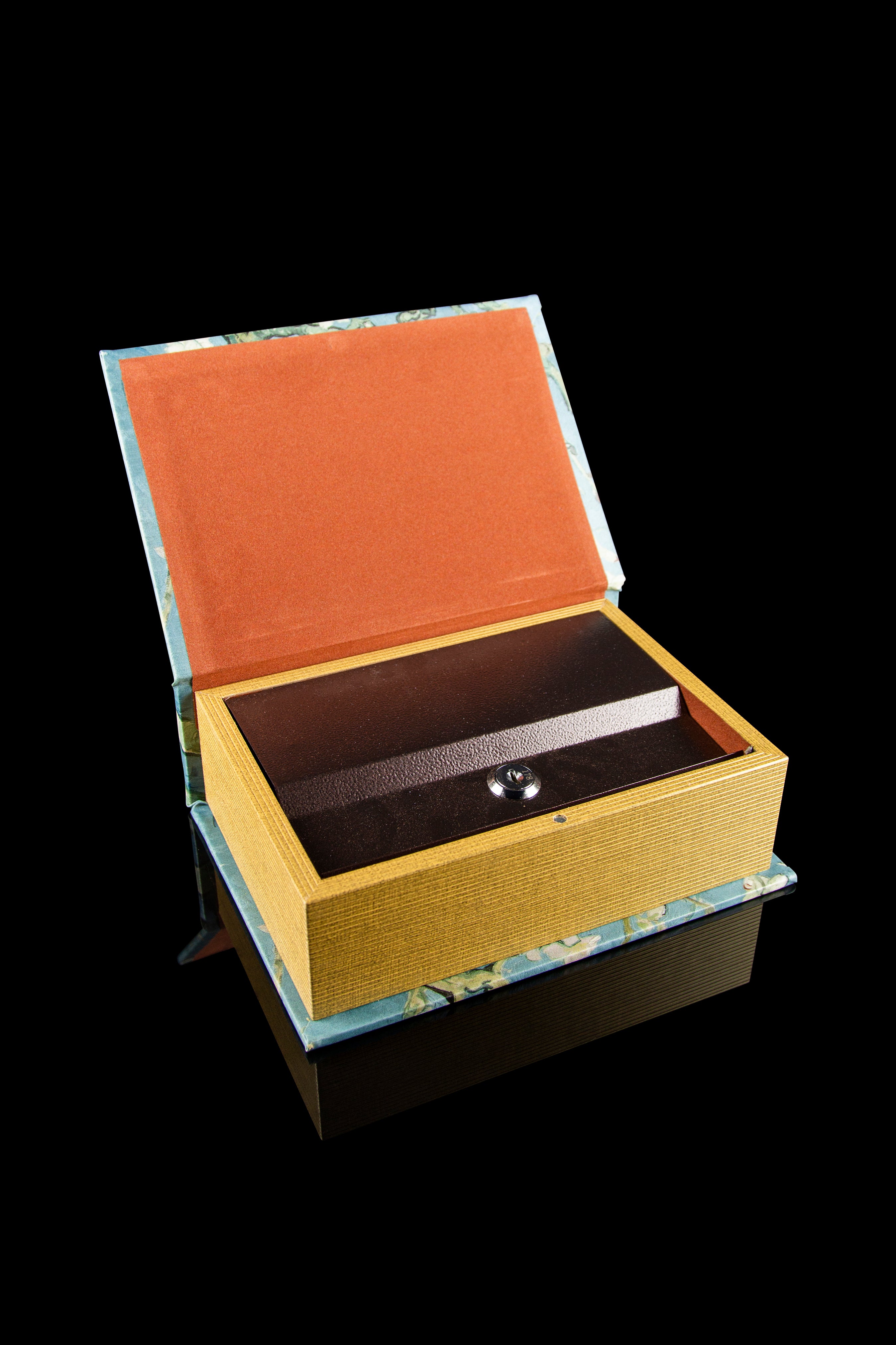Hakuna Supply's Stylish Locking Book Box