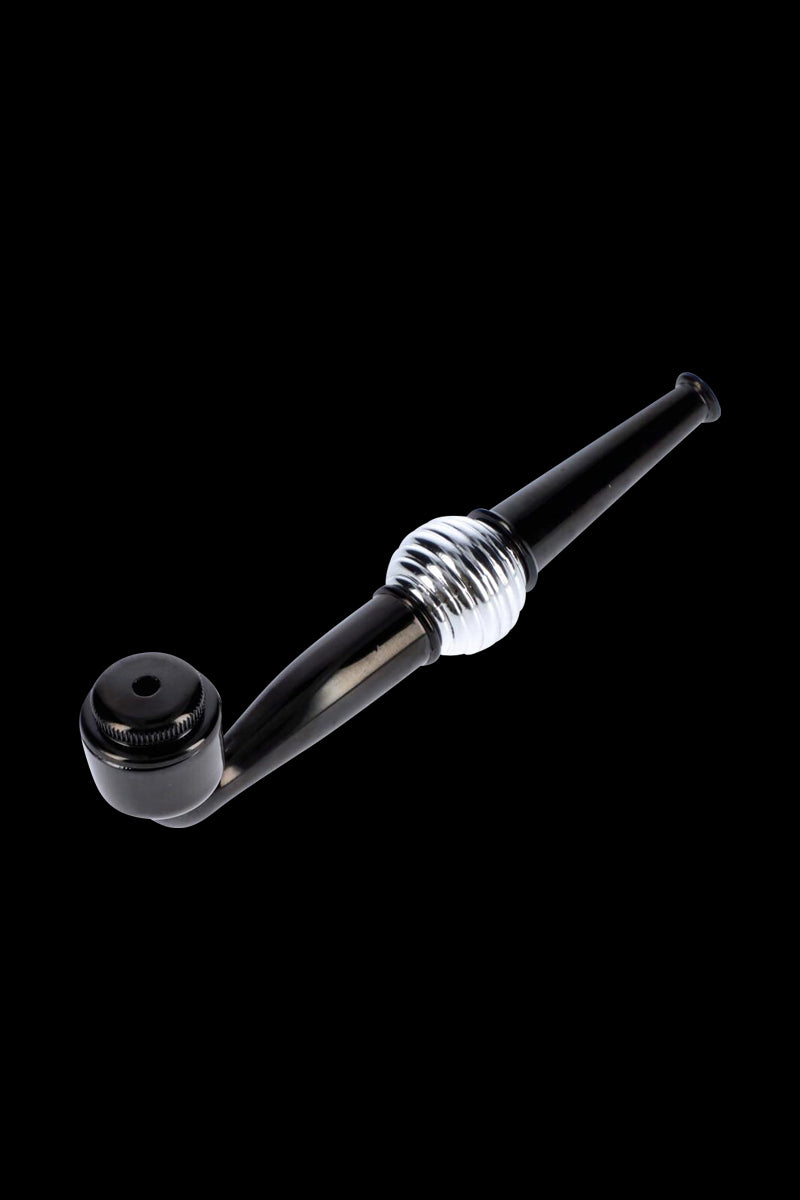 Grip-Friendly Metal Hand Pipe: A Simple Smoking Essential