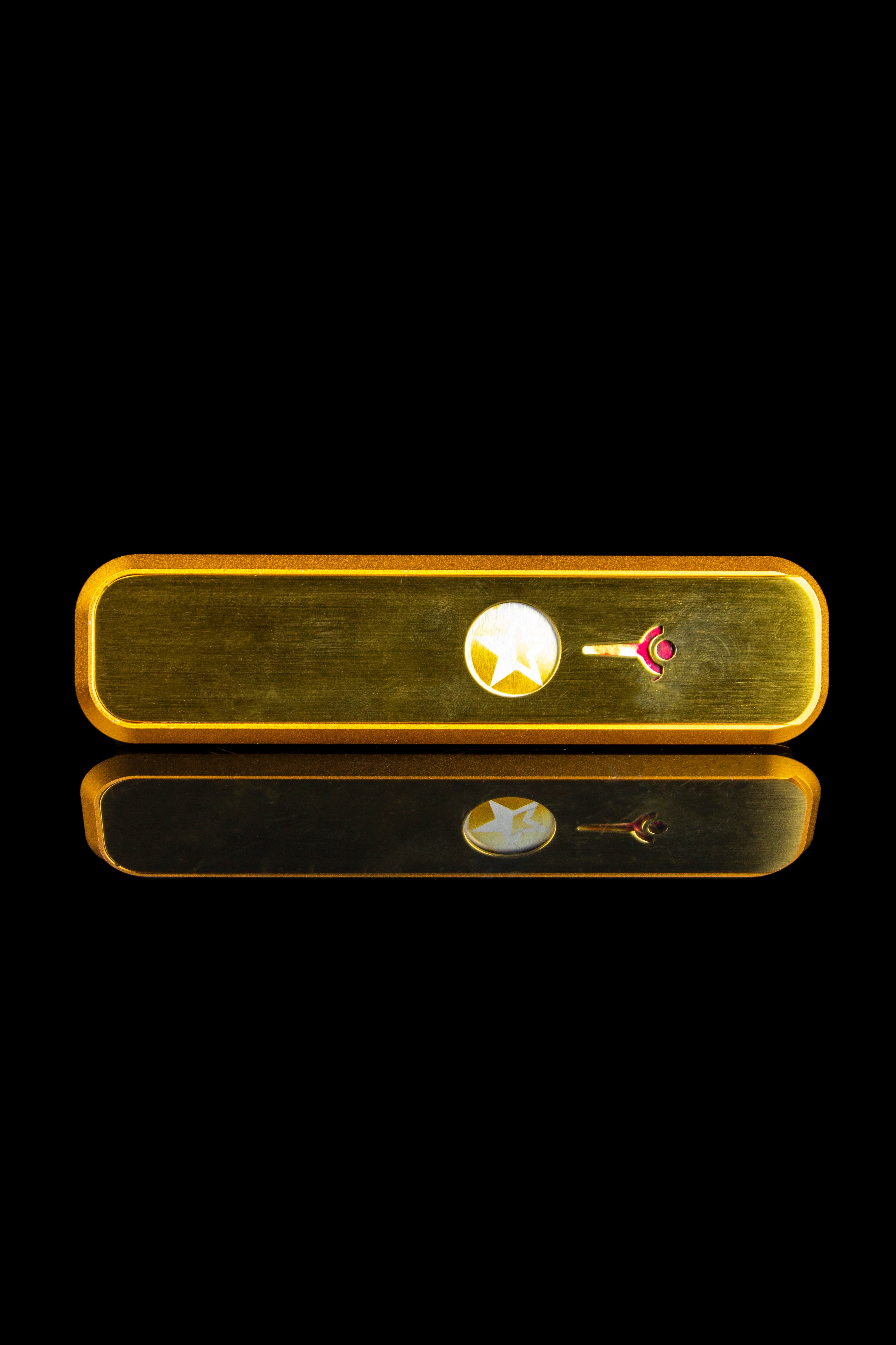 Famous Brandz x Genius Pipe Limited Edition: Out-of-this-World Smoking Experience