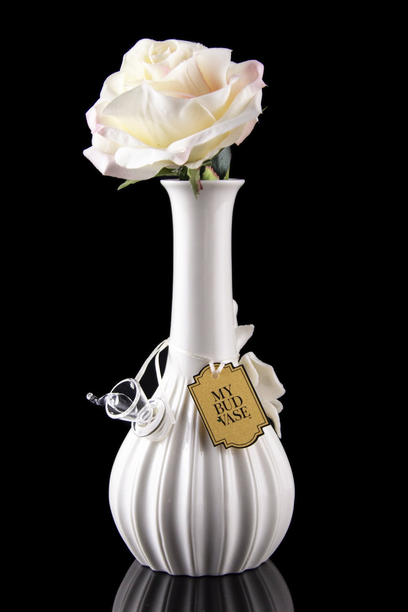 Exquisite Rose Porcelain Vase Water Pipe - A Timeless Beauty