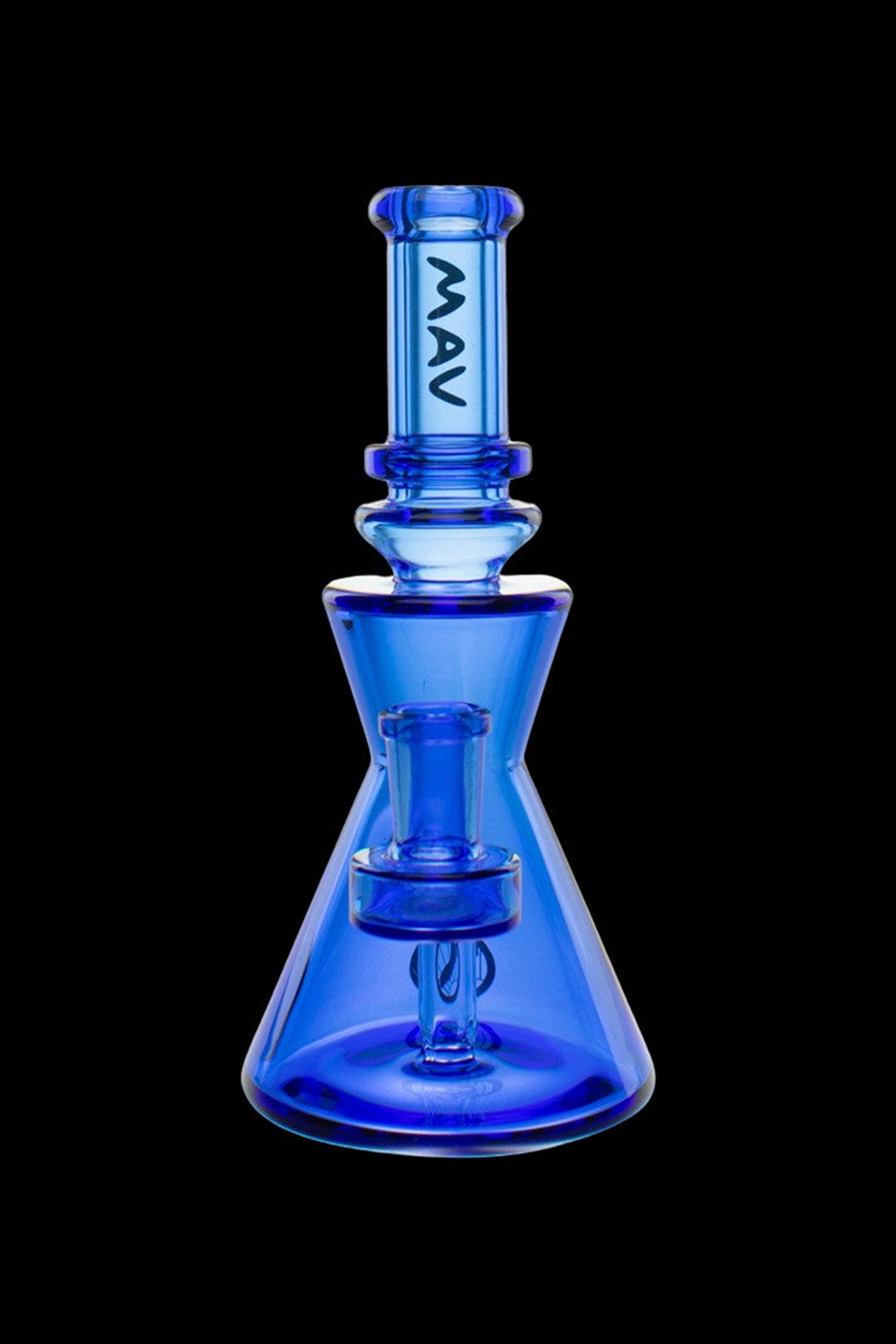 MAV Glass The Chico Rig: A Charismatic Smoking Companion