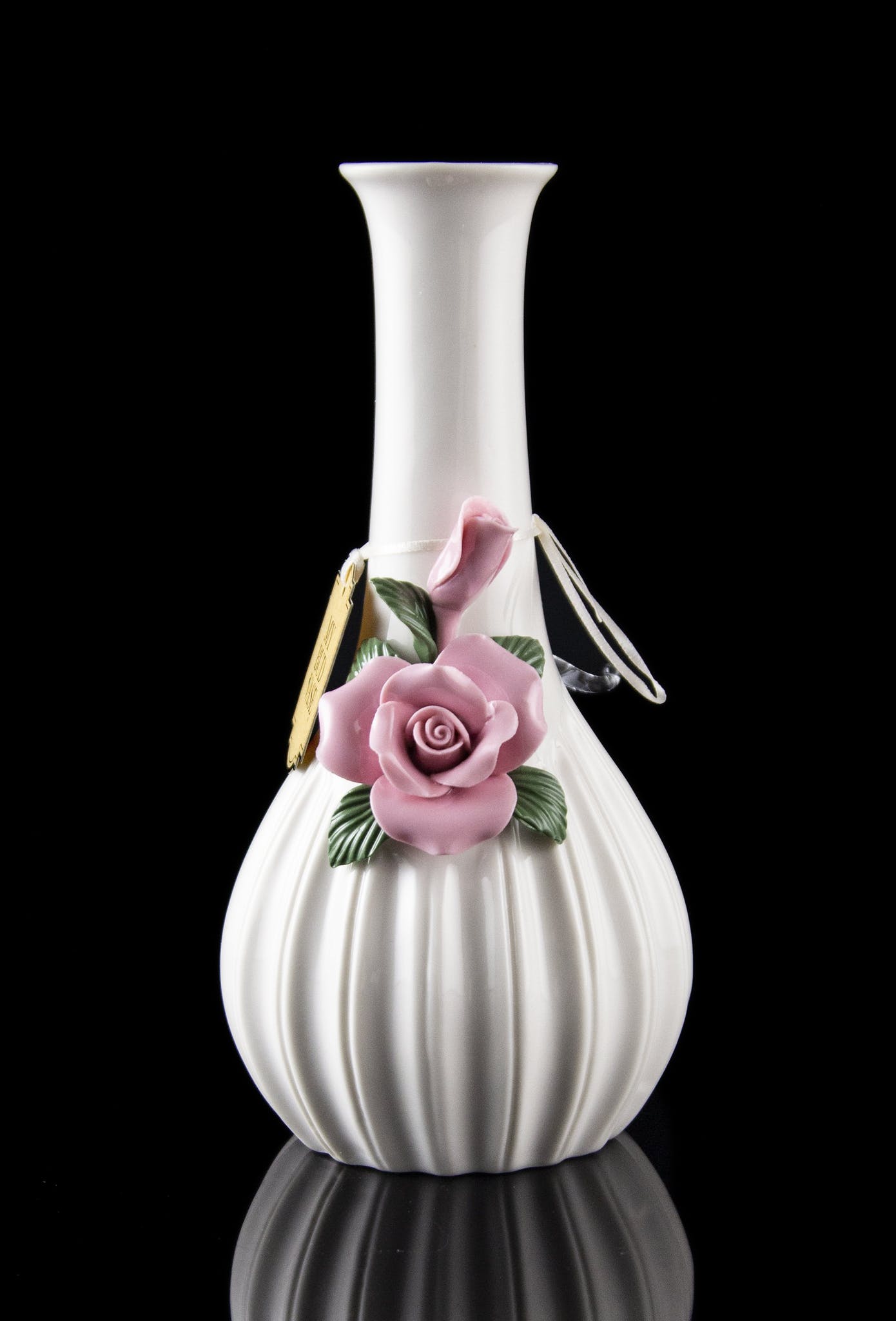 Exquisite Rose Porcelain Vase Water Pipe - A Timeless Beauty