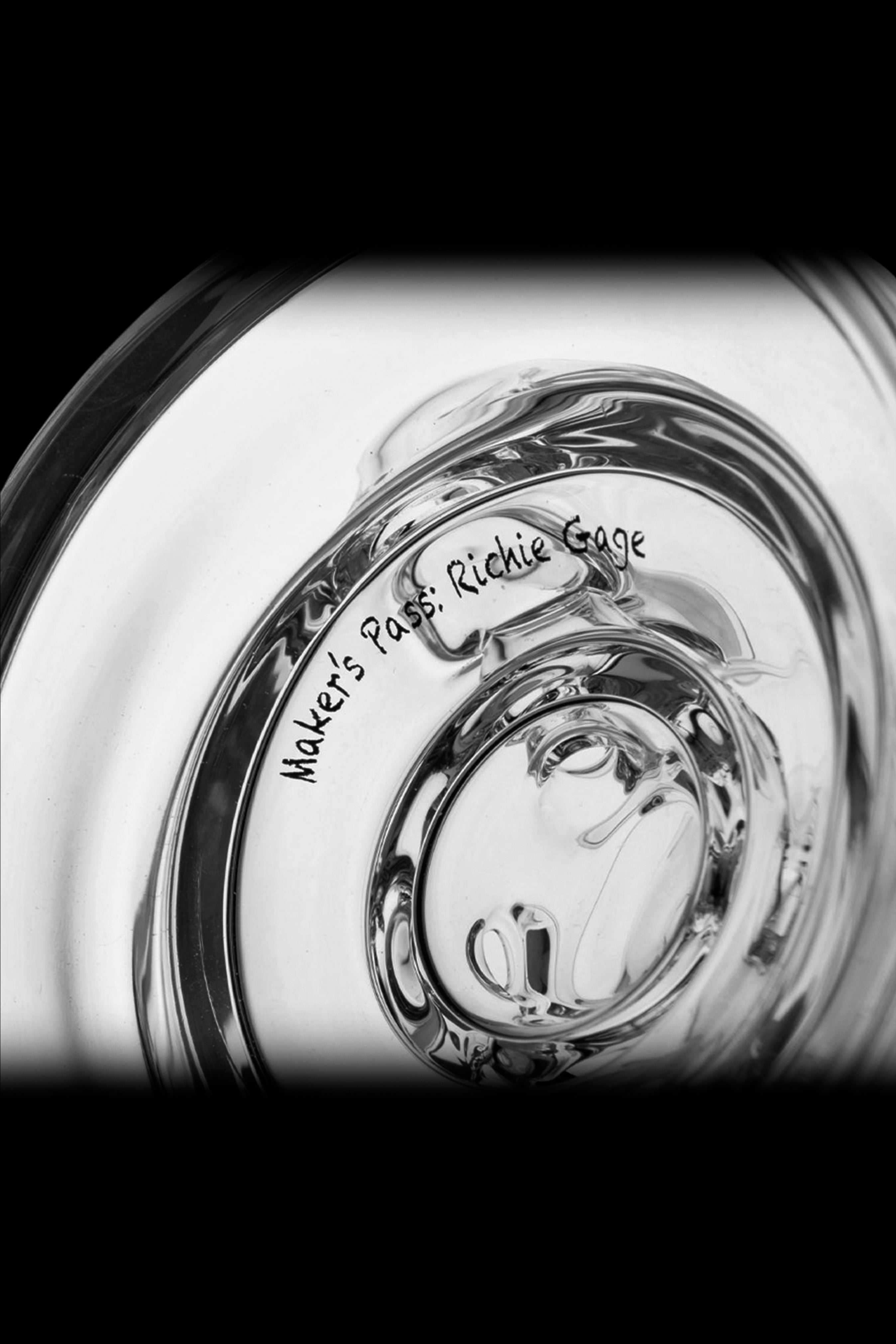 MJ Arsenal Plasma Core Dab Rig - A Revolutionary Dabbing Masterpiece