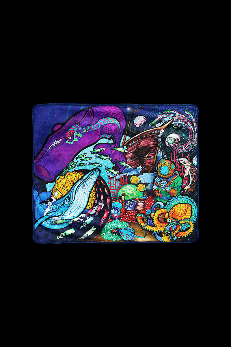 Pulsar Fleece Throw Blanket - Psychedelic Ocean: A Colorful Delight