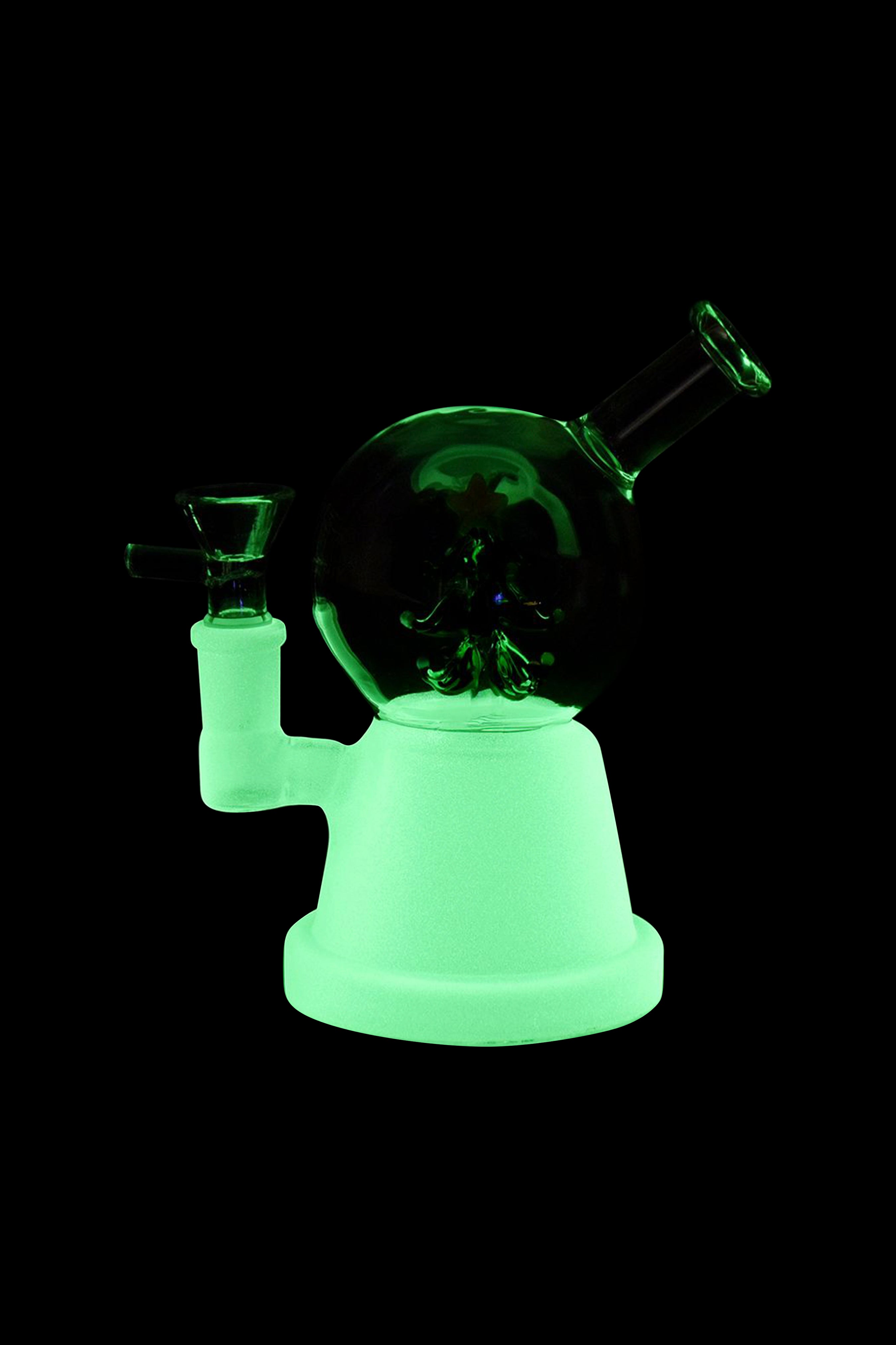 Enchanting Happy Holiday Snow Globe Glass Water Pipe