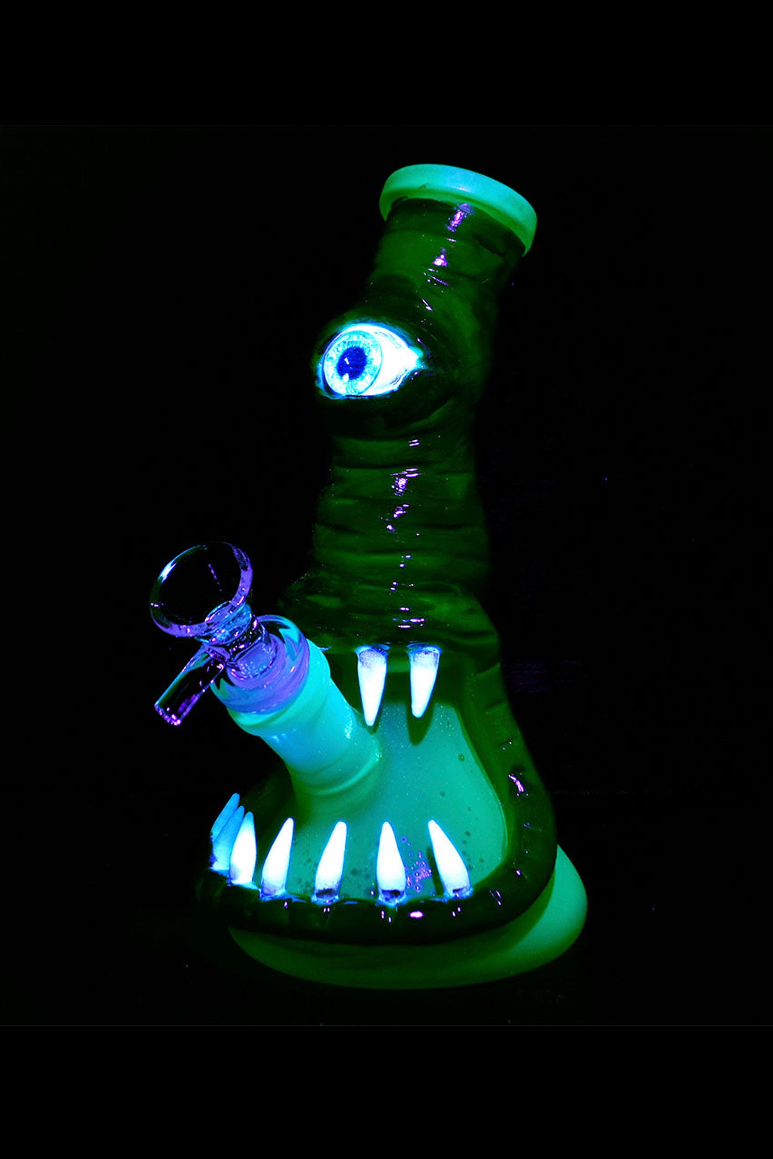 Eye - Catching Bleary Eyed Beastie 3D Painted Beaker Water Pipe
