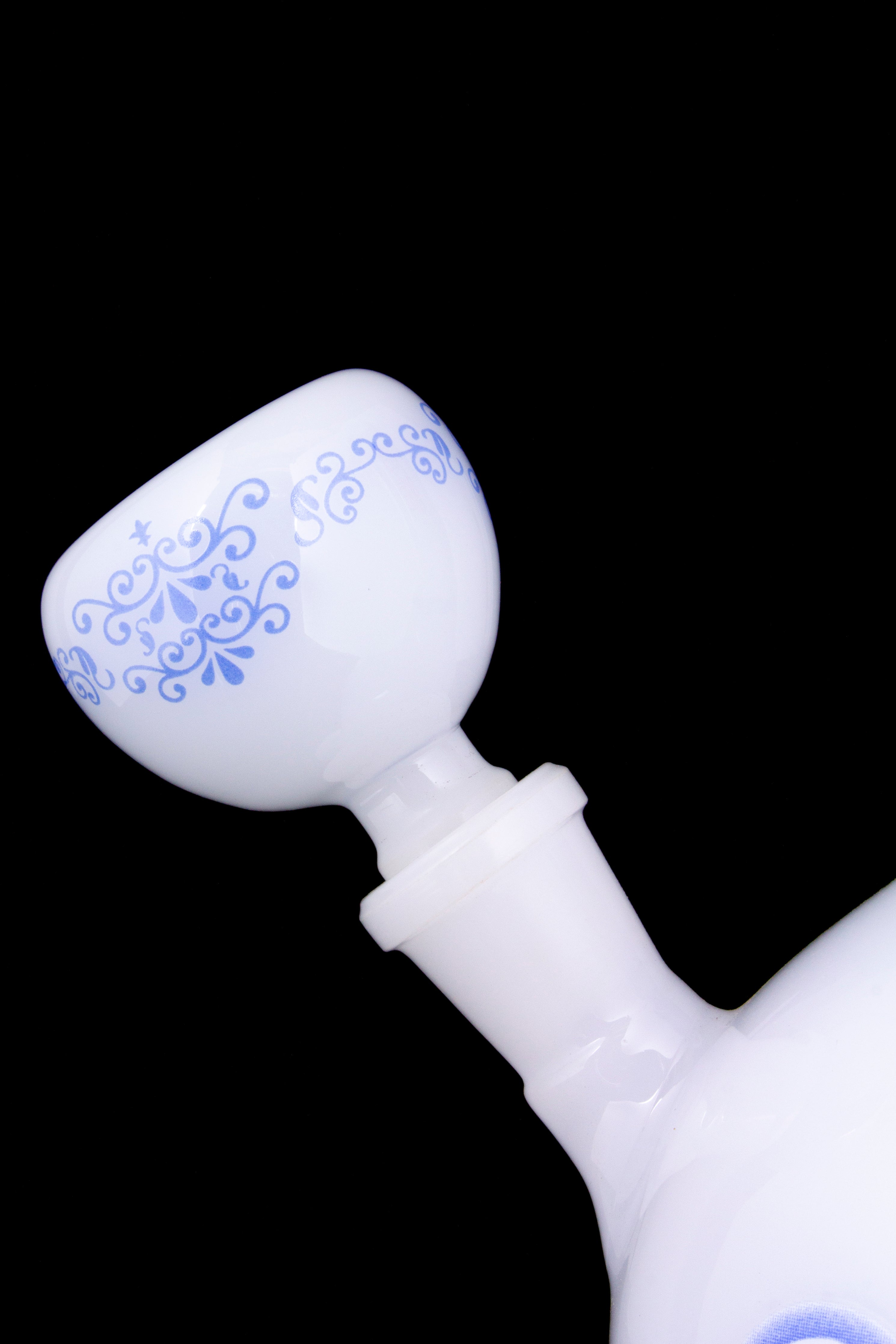 Stunning Ornate Chinese Vase Glass Bong from the Cao Cao Dynasty