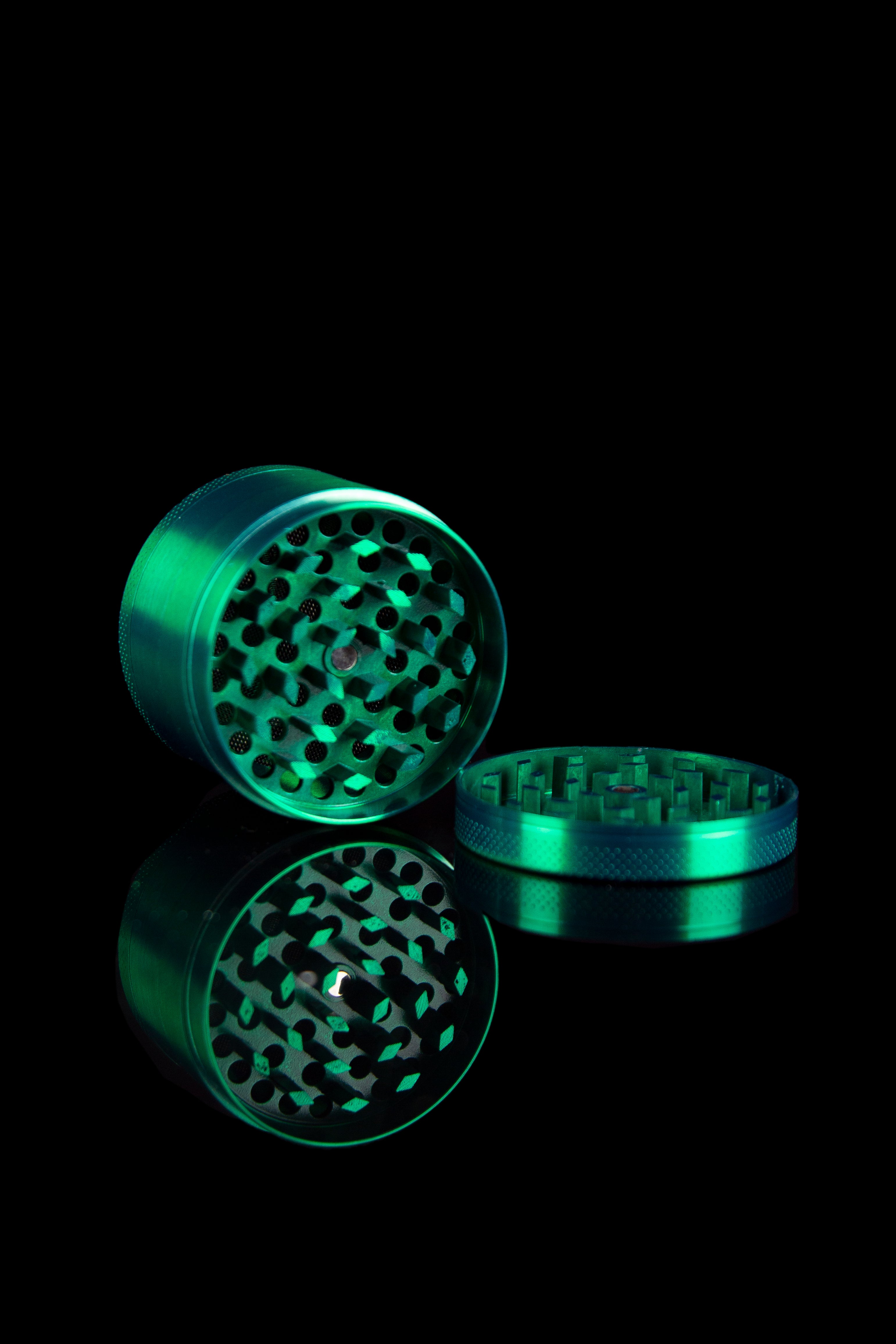 Cloud 8 Zinc Alloy Premium 4-Piece Grinder