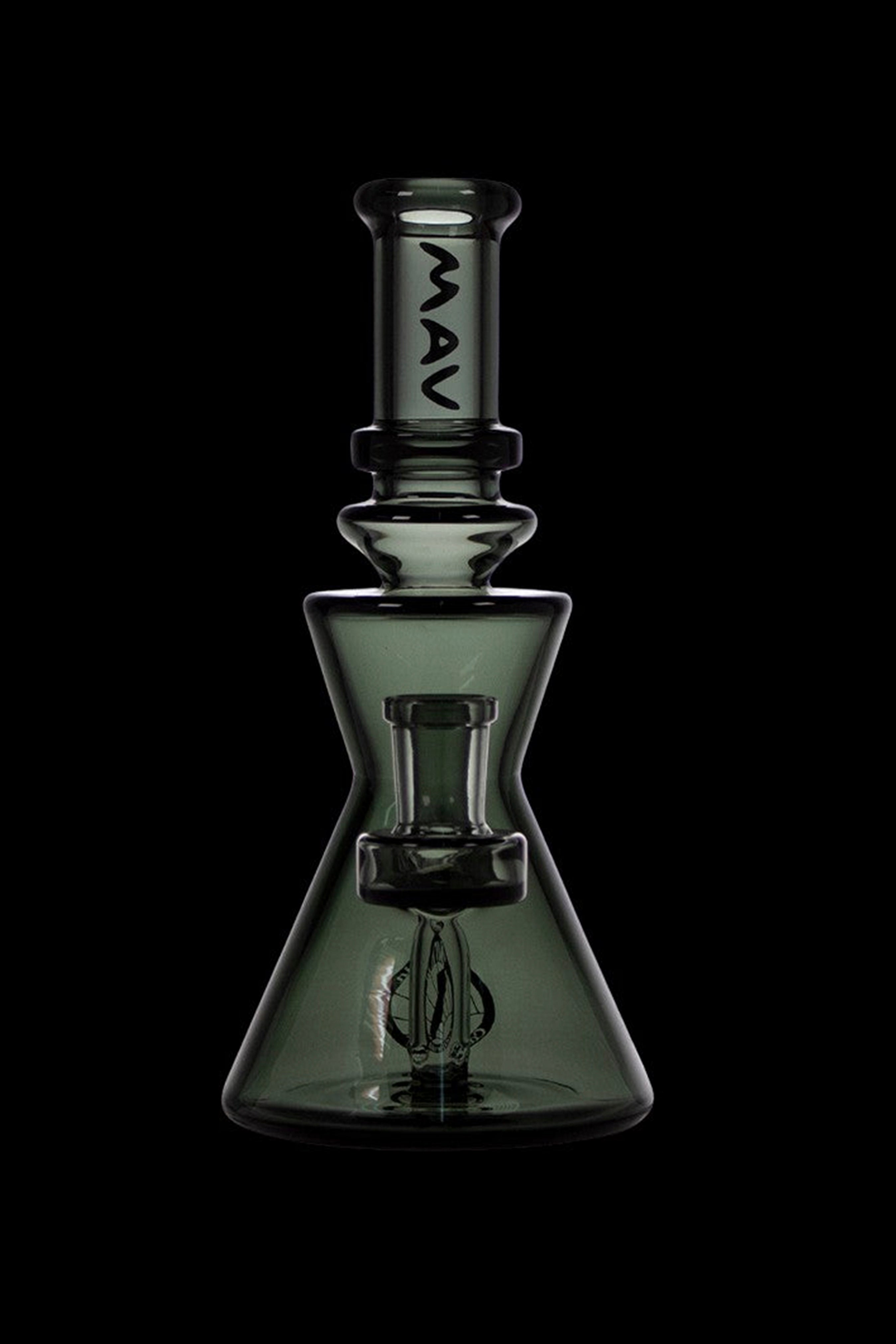 MAV Glass The Chico Rig: A Charismatic Smoking Companion