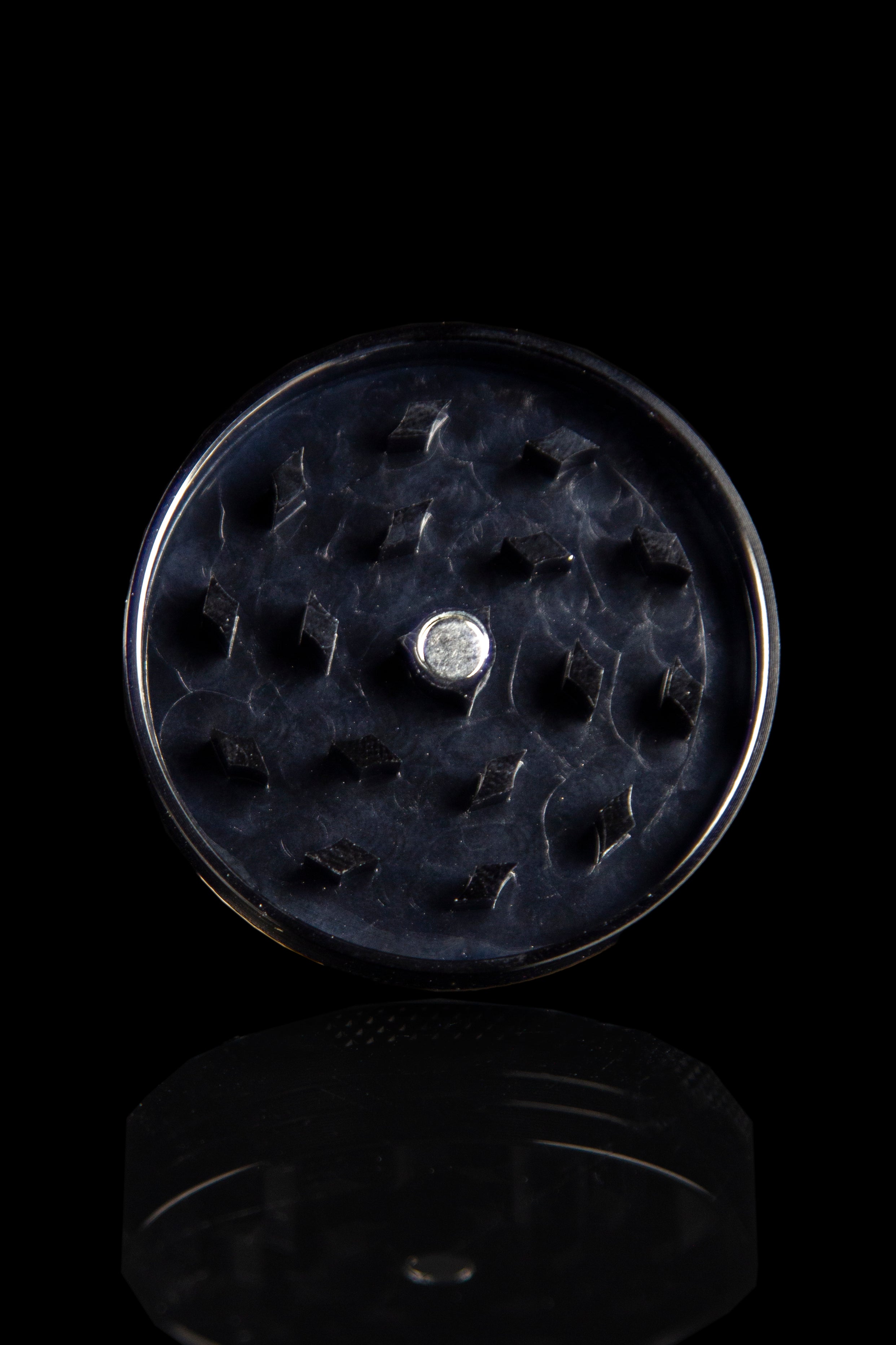 Guns N' Roses Attitude 4-Piece Dry Herb Grinder - Rock Your Herb Grinding!