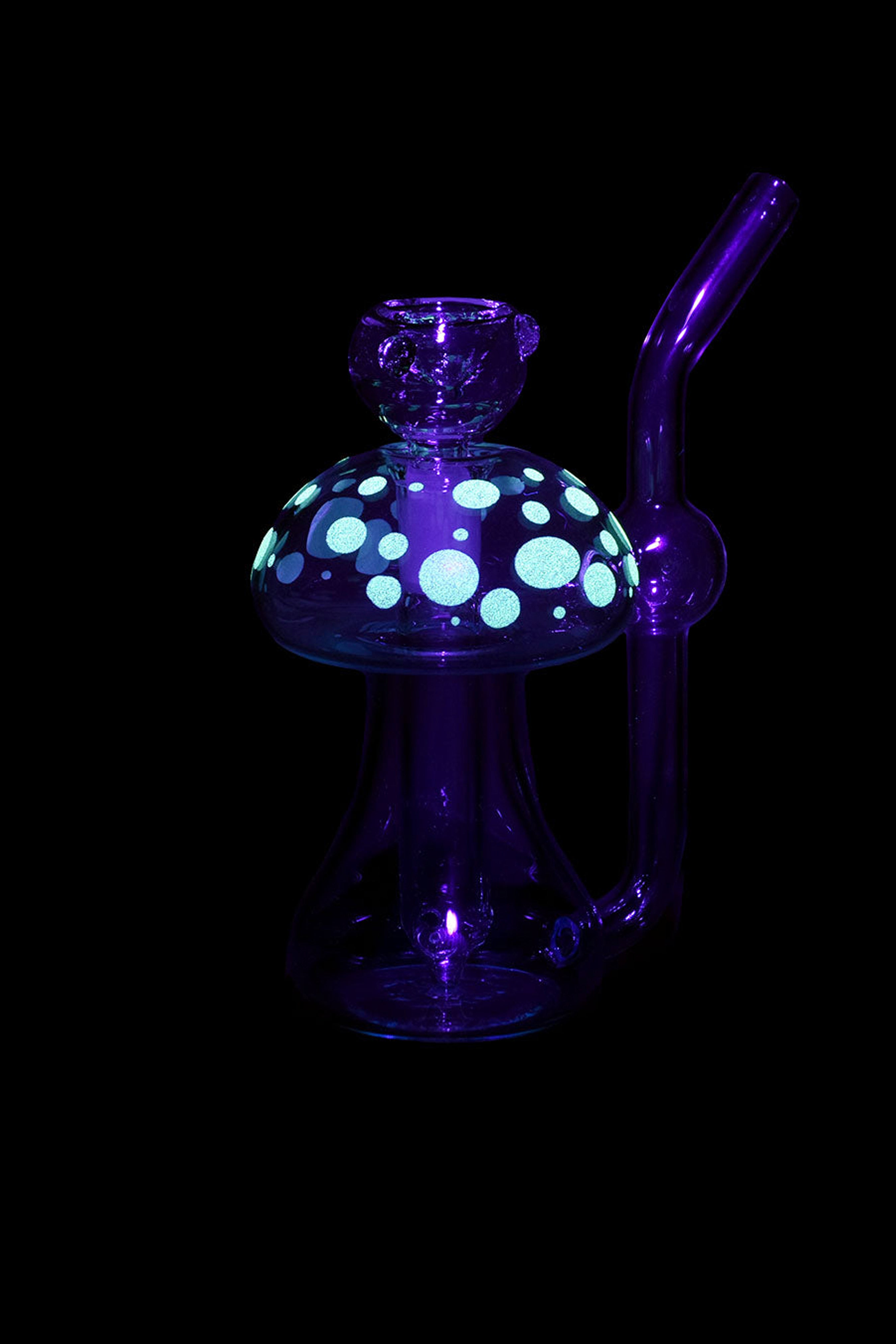Glowing Phosphorescent Fungi Glass Bubbler: Light Up Your Nights!