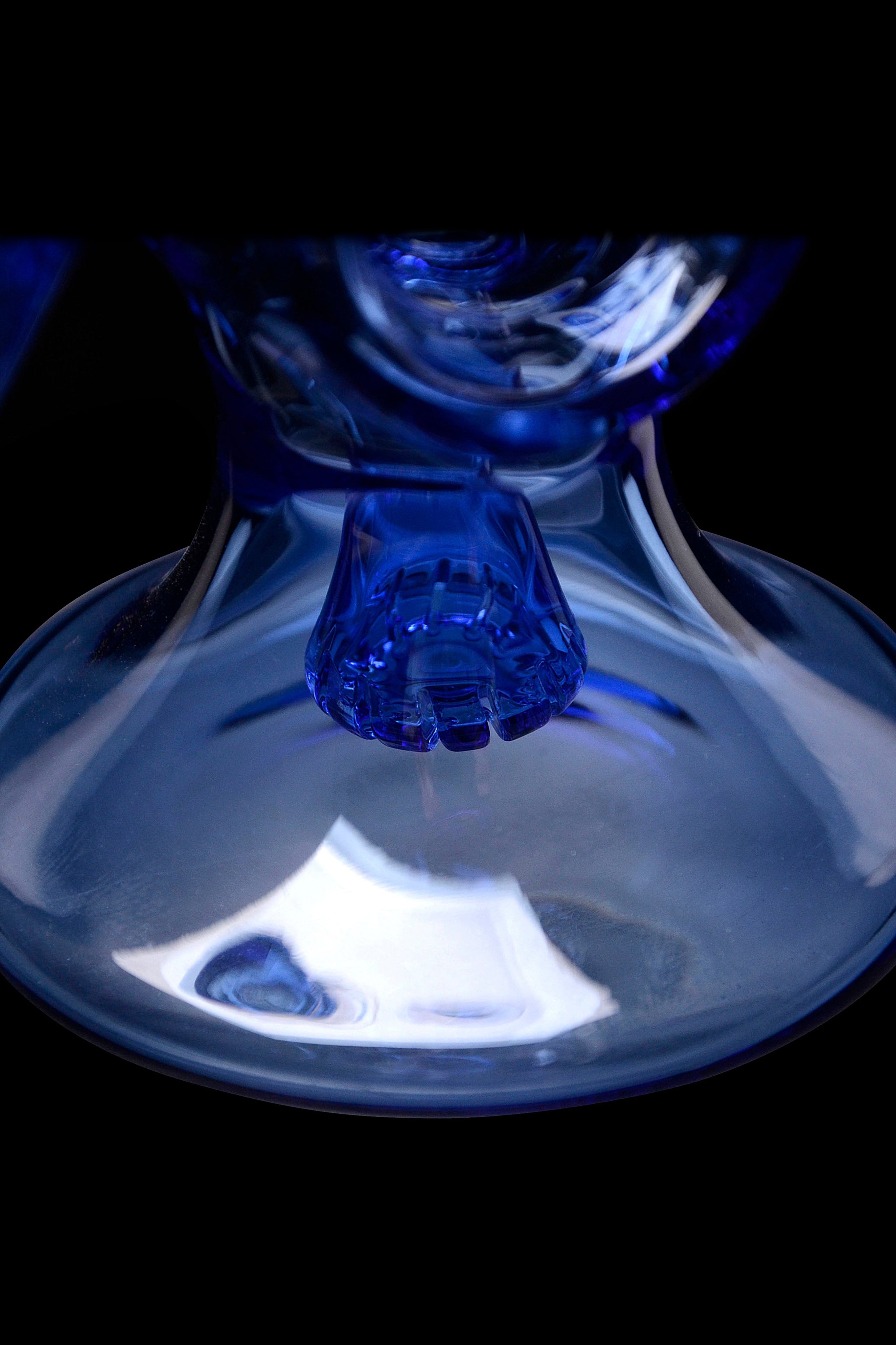 BoroTech Cylinder Swirl Bong - Your Ultimate Smoking Companion