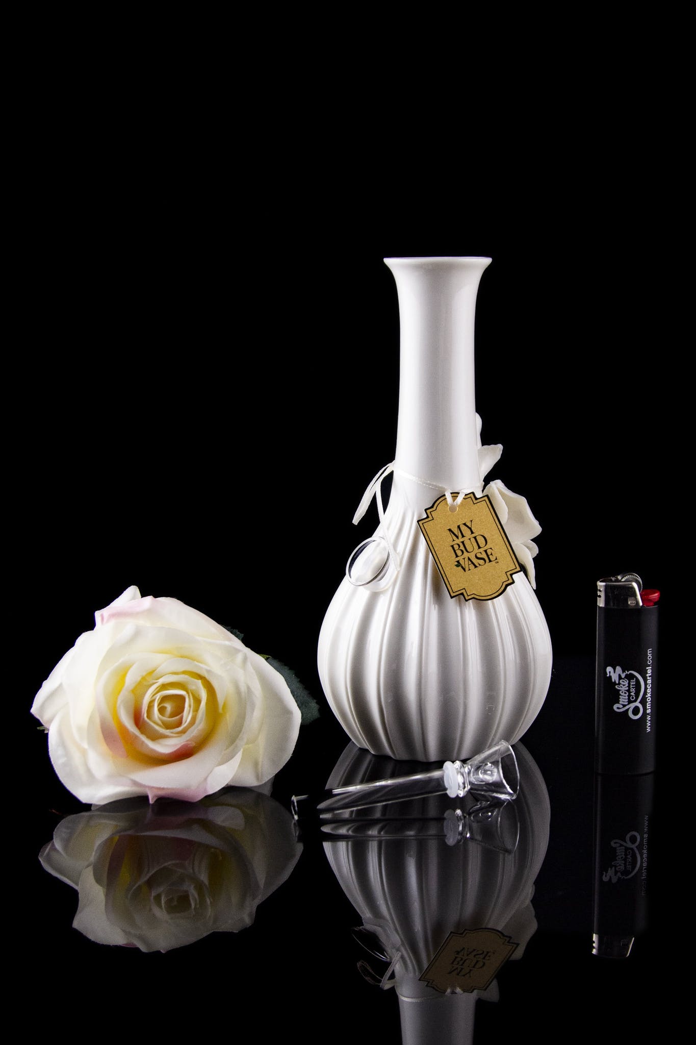 Exquisite Rose Porcelain Vase Water Pipe - A Timeless Beauty