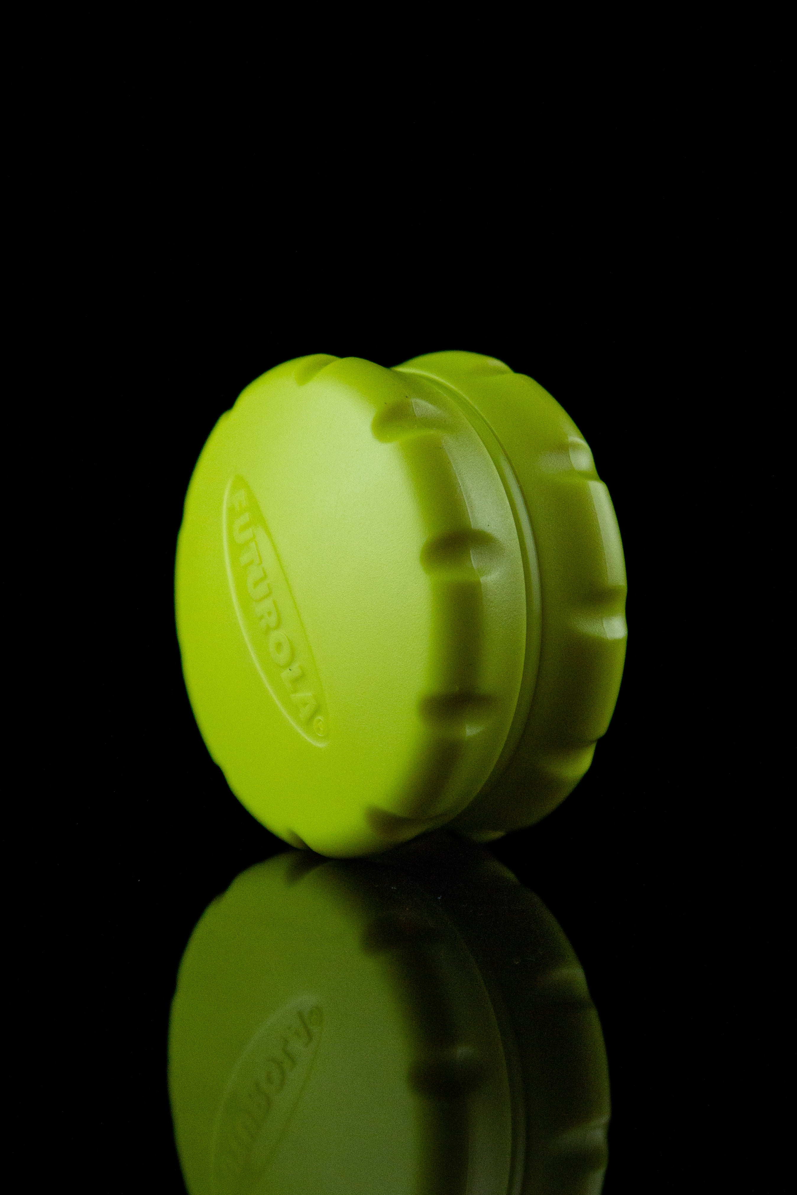 Futurola 63mm 2-Piece Plastic Herbal Grinder: Your Ideal Grinding Companion