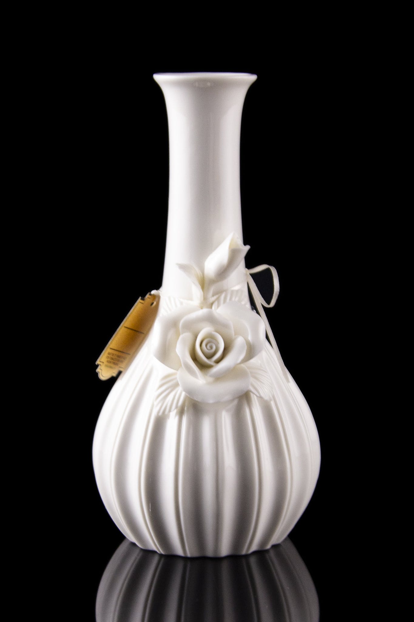Exquisite Rose Porcelain Vase Water Pipe - A Timeless Beauty